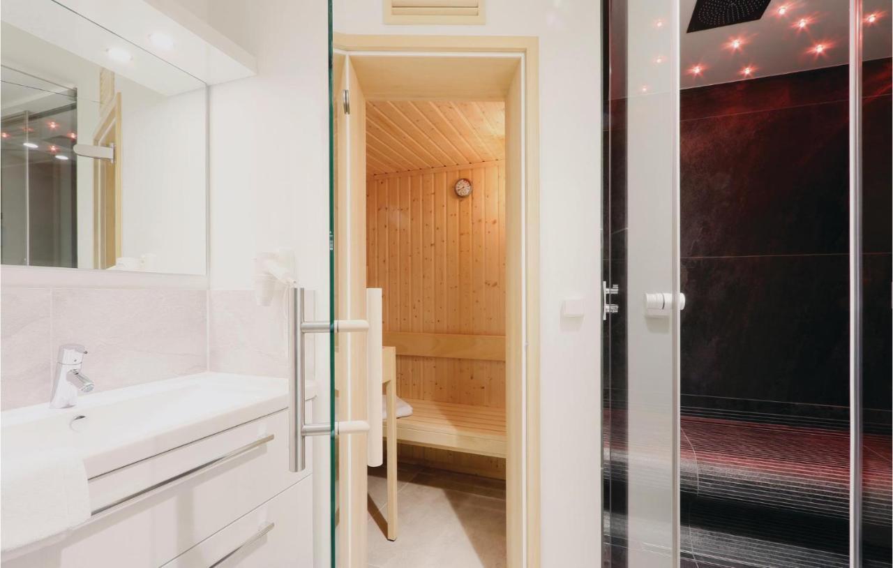 Amazing Apartment In Luebeck Travemuende With Sauna Eksteriør billede